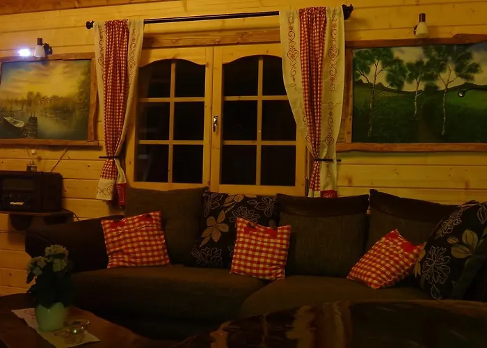 Holzhaus Waldwichtel Am Wald Und Prázdninový dům