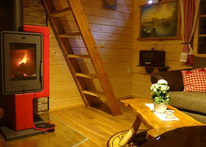 Holzhaus Waldwichtel Am Wald Und Prázdninový dům *