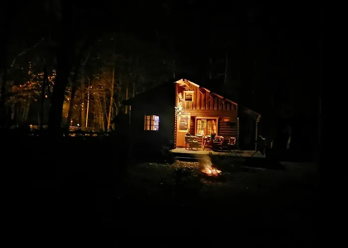 Holzhaus Waldwichtel Am Wald Und Prázdninový dům