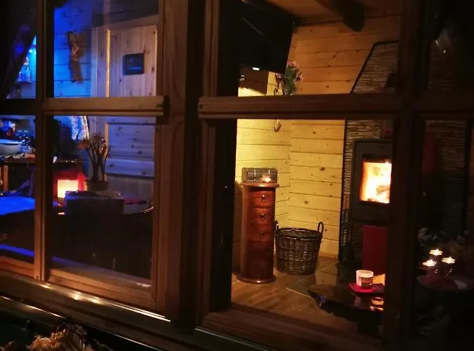 Holzhaus Waldwichtel Am Wald Und Prázdninový dům Neuruppin